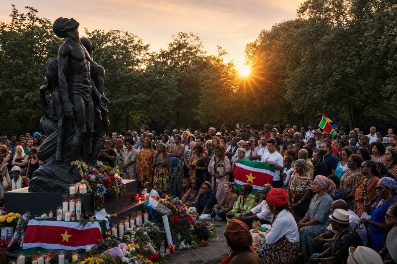 Keti Koti herdenking bij het Nationaal Monument Slavernijverleden, Oosterpark Amsterdam